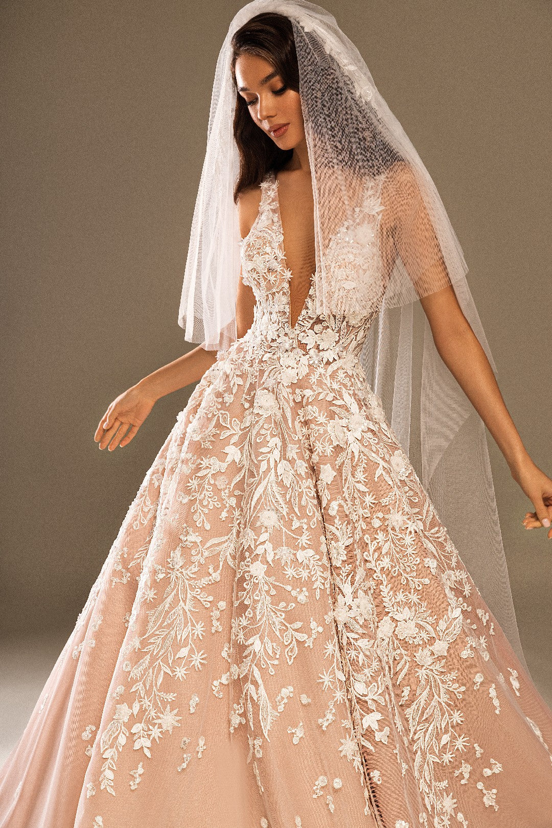 Wedding Dress, V-Neck, Ball Gown, Peach Color. 8 / Ivory