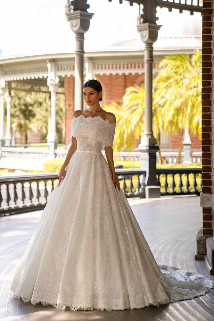 Chantilly Lace A-Line Wedding Dress with detachable Lace Collar | Marelli Exclusive Custom Plus Size (+$150) / Solid ivory Chantilly Lace A-Line Wedding Dress with detachable Lace Collar | Marelli Exclusive Custom Plus Size (+$150) / Solid ivory