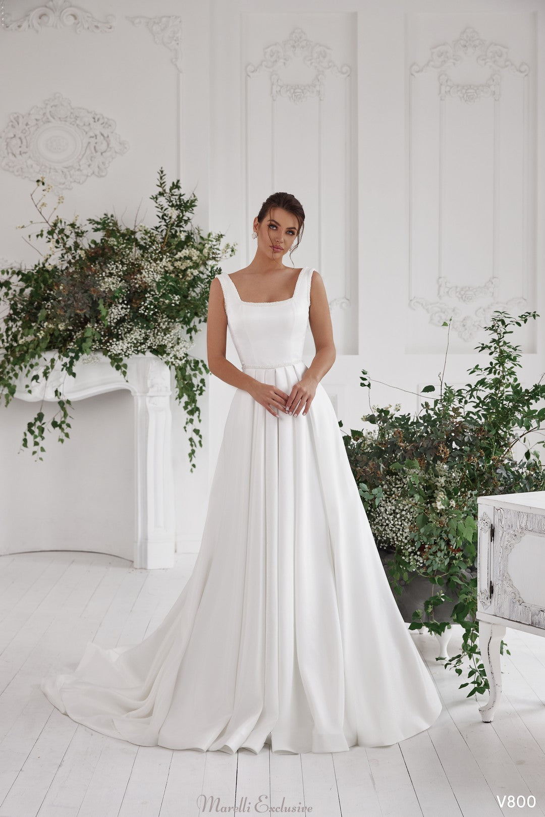 Exquisite A-Line Wedding Dress with Square Neck and Shimmering Border | Marelli Exclusive Exquisite A-Line Wedding Dress with Square Neck and Shimmering Border | Marelli Exclusive