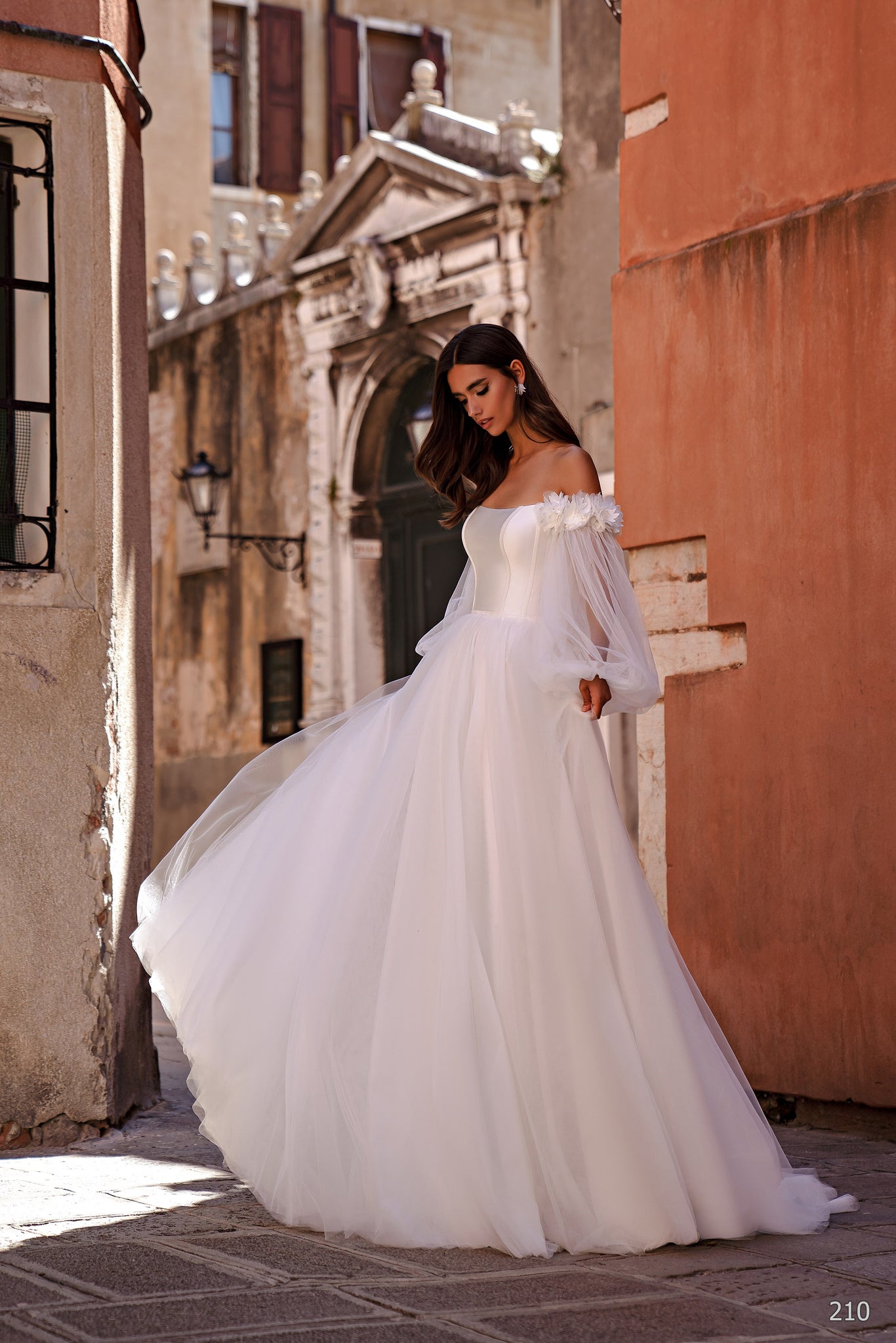 EMABRIDE 210 | Two materials