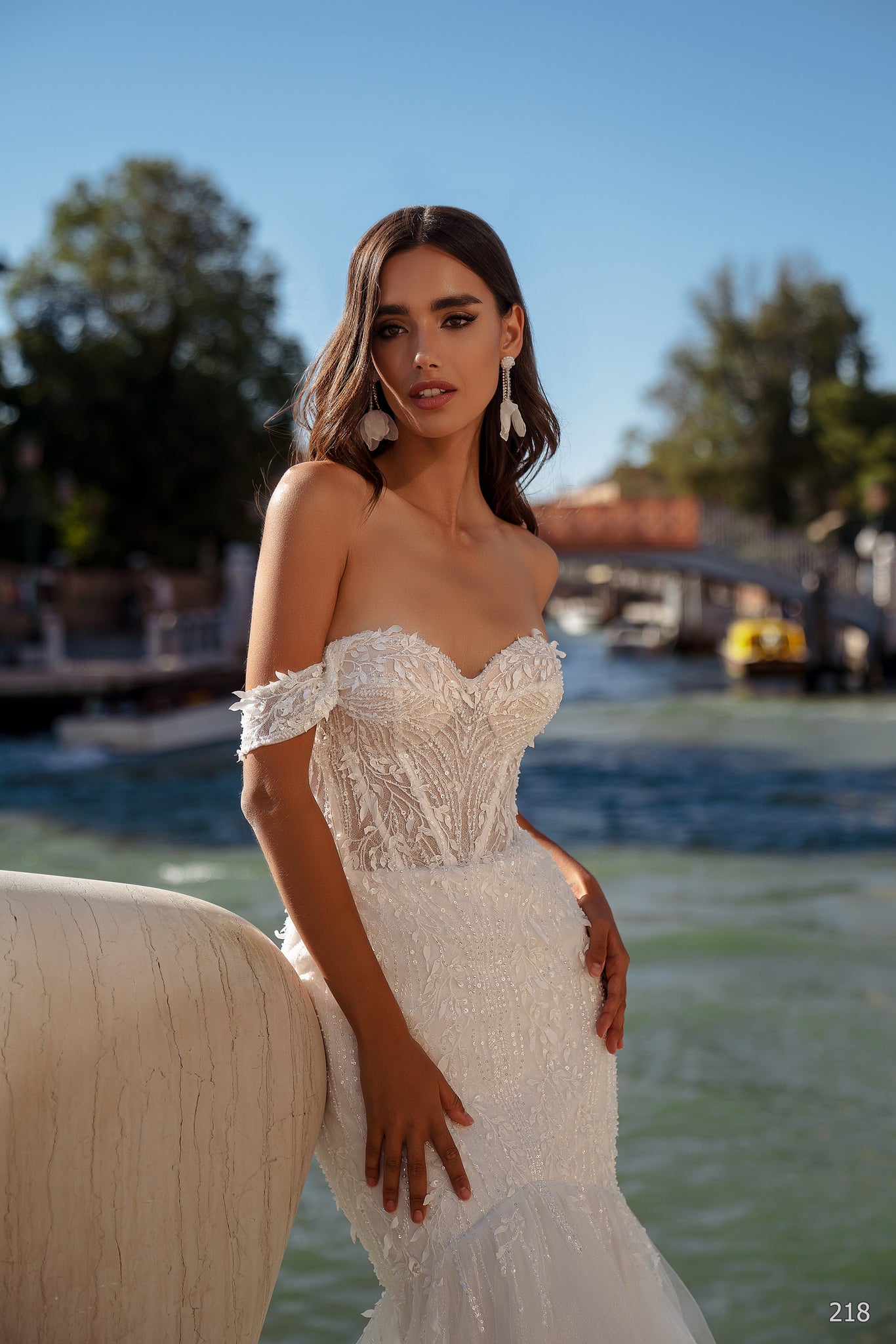 Dazzling material, embroidered leaves, long sheer train, off-the-shoulder sleeves, sequins, pearls Marelli Exclusive Dazzling material, embroidered leaves, long sheer train, off-the-shoulder sleeves, sequins, pearls Marelli Exclusive