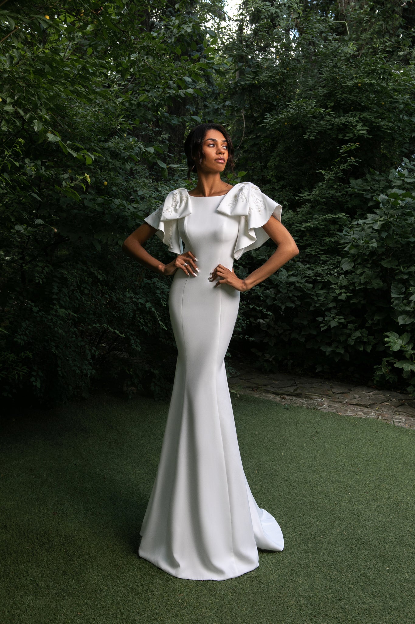 Elegant Wedding Gown with Lace Appliques and Stunning Details | Marelli Exclusive 0 / Ivory Elegant Wedding Gown with Lace Appliques and Stunning Details | Marelli Exclusive 0 / Ivory