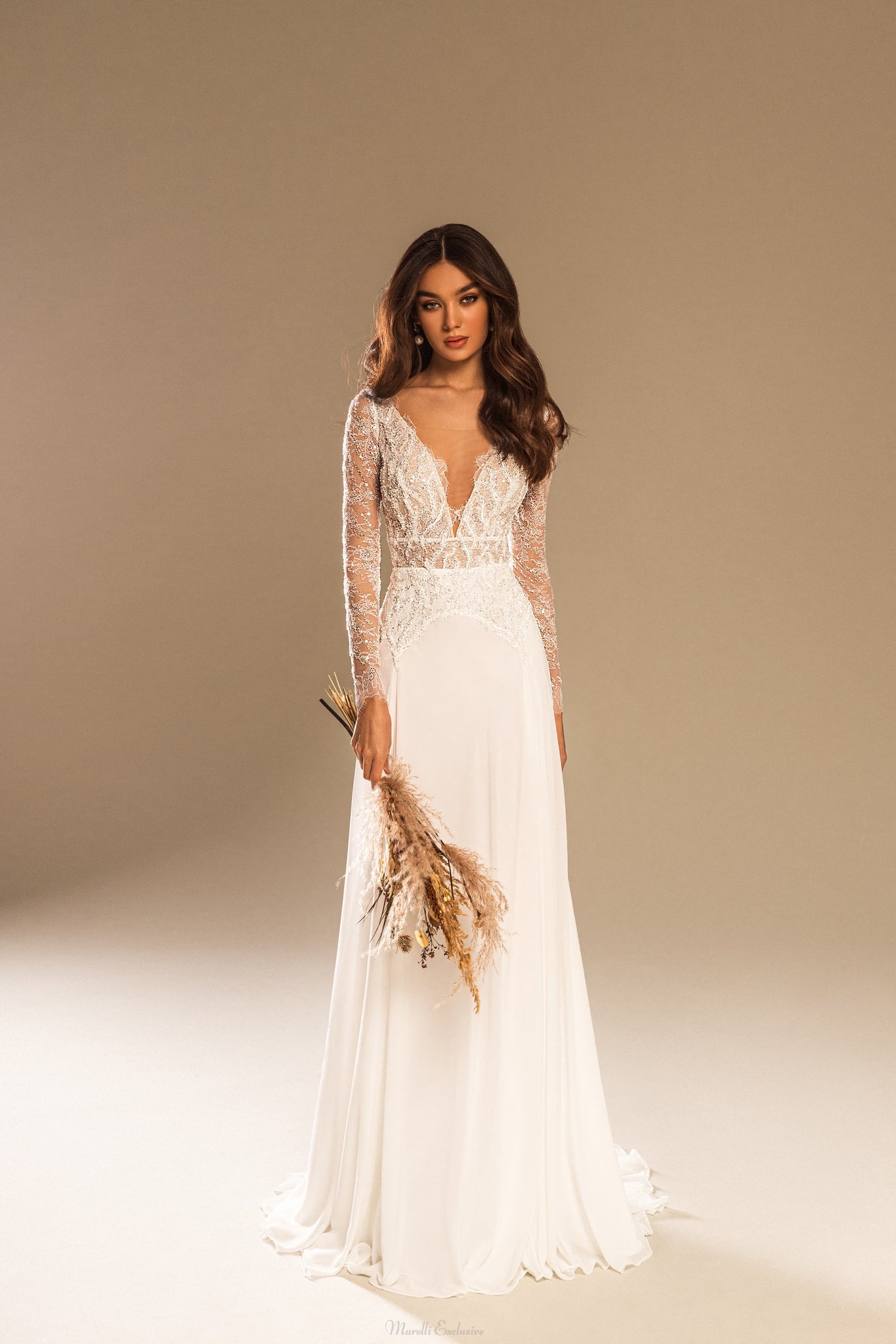 Wedding dress, form fitting, special day, beautiful sleeves, elegant 4 / Ivory Wedding dress, form fitting, special day, beautiful sleeves, elegant 4 / Ivory
